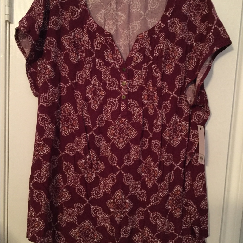 NWT women’s PLUS casual blouse. Easy care